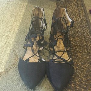 ●Black and tan lace up flats